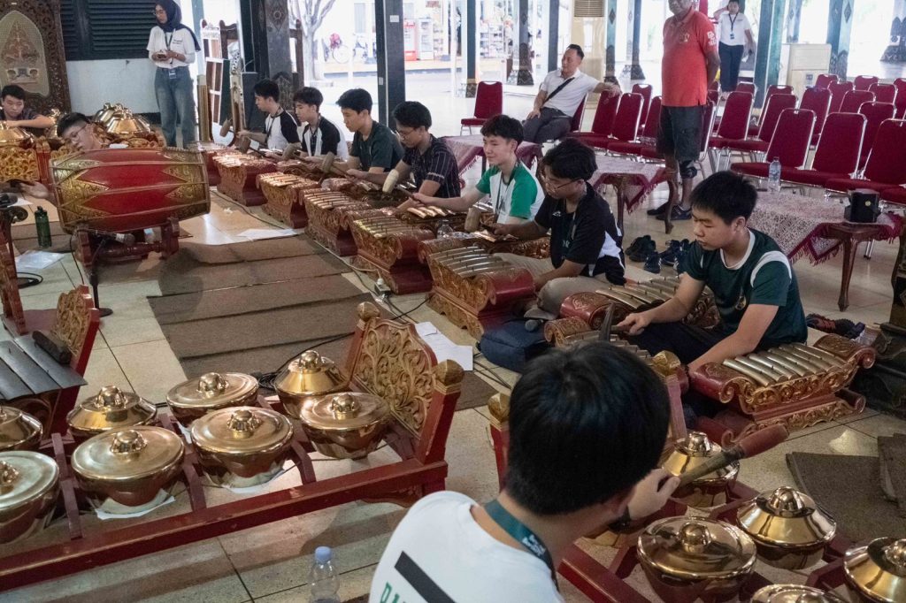 Beyond Borders: Program Pertukaran Pelajar Siswa Raffles Institution selama 16 Hari bersama SIS Group of Schools di Jakarta